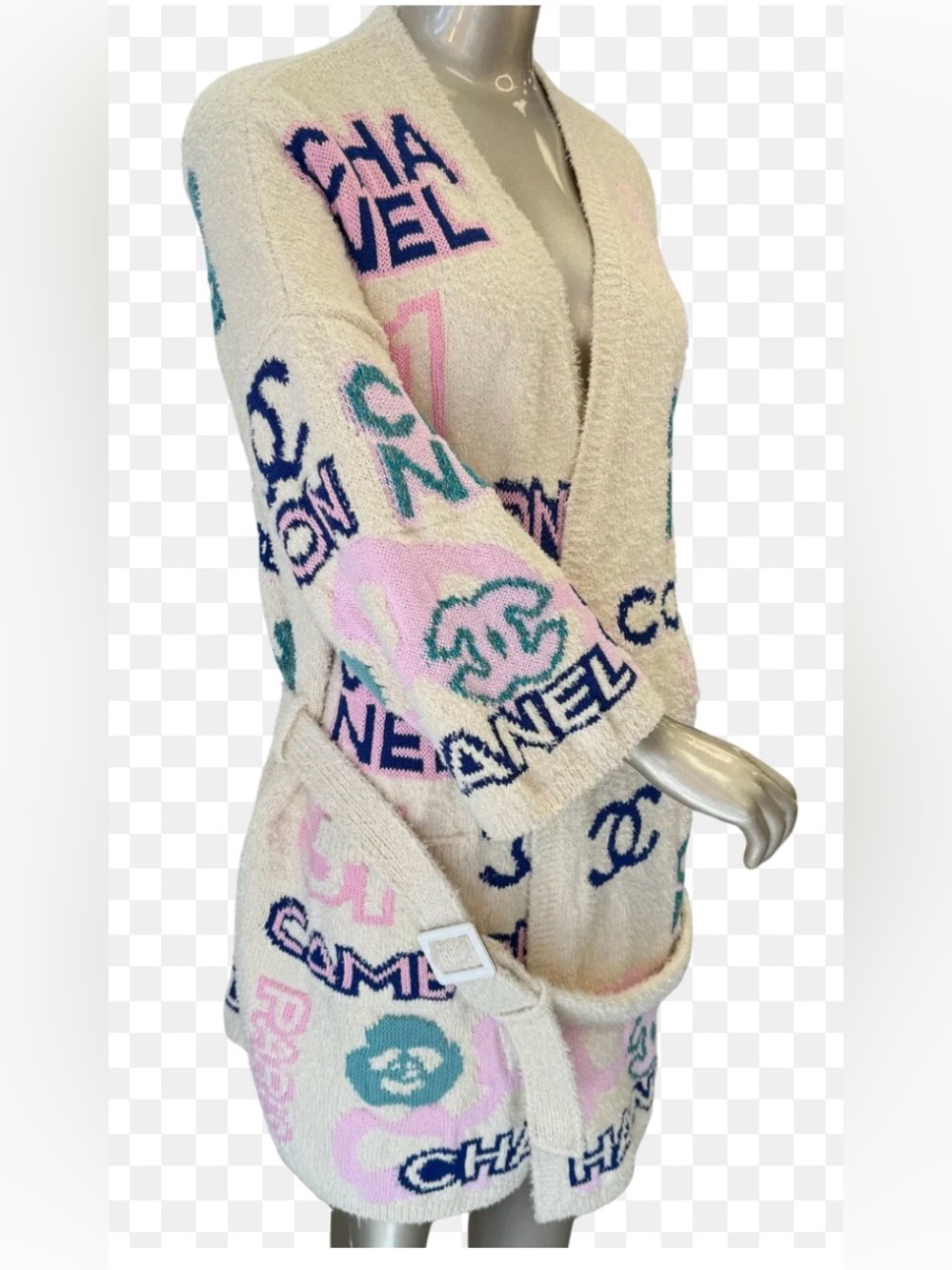 CHANEL Cream Bouclé Logo-Print Robe Jacket with Pink & Blue Accents - Picture 5 of 5